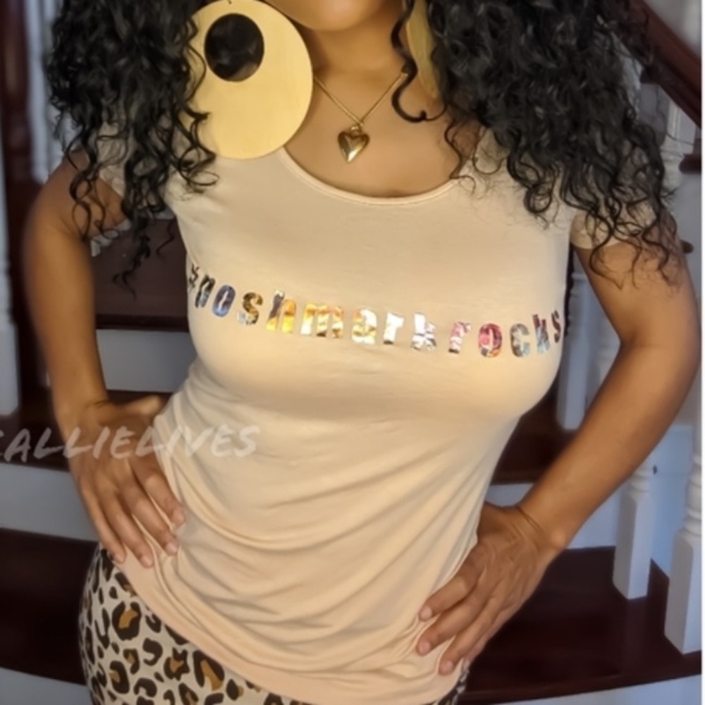 POSHMARK ROCKS T-SHIRT - Picture 2 of 3
